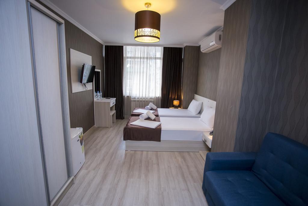 Batus Hotel Batumi Exterior photo
